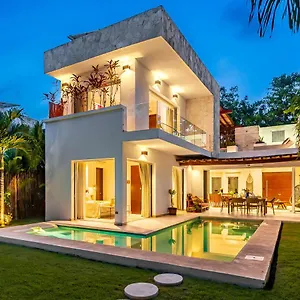 https://villa-itzayana-luxury-priv-pool-jacuzzi-concierge.tulum-hotels.net