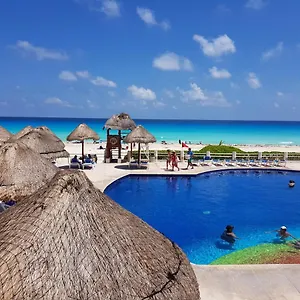 Cancun! Departamento Familiar Sobre La Playa!! Cancún